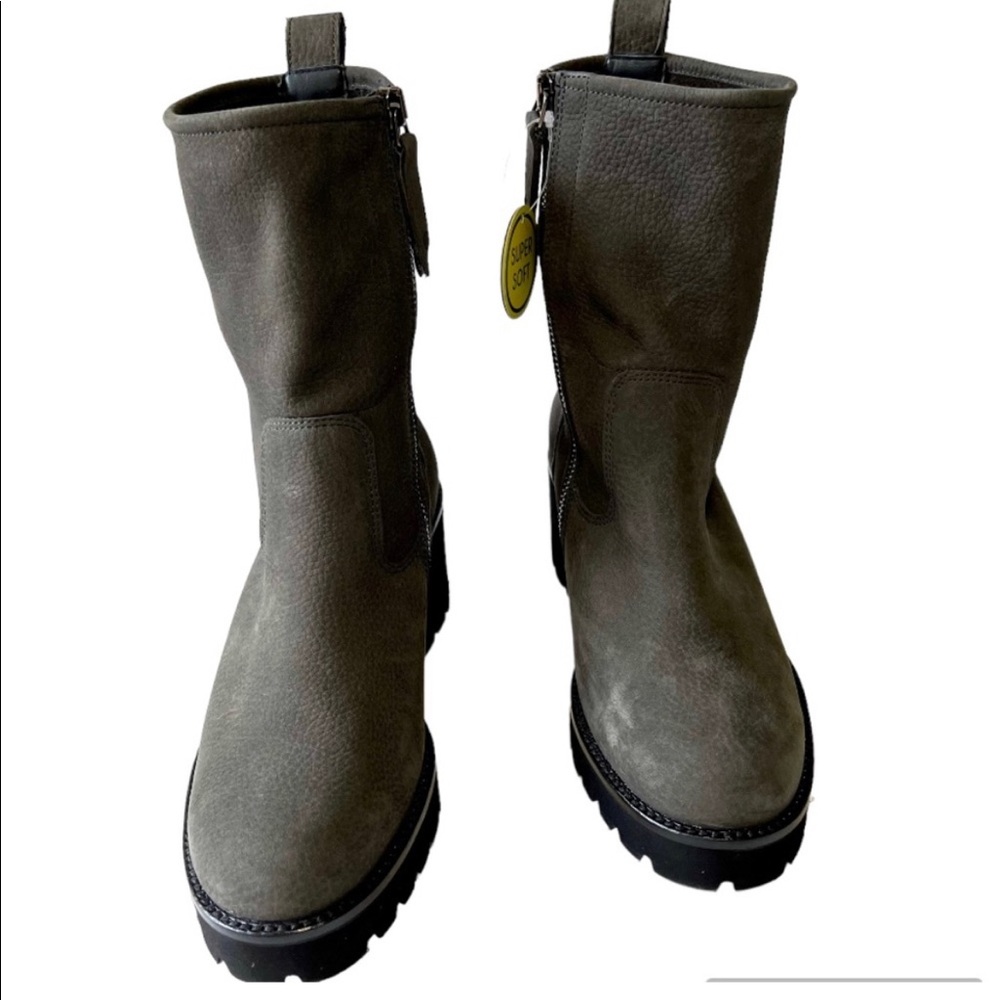 Price Drop!  Paul Green Newbury Leather Lug Sole Chunky Boot - Women’s Size 6 US